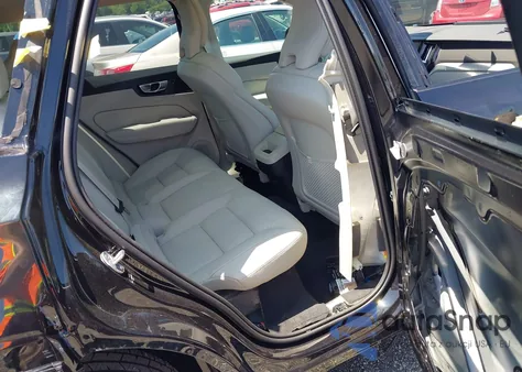 2025 Volvo Xc60 Plus z USA, uszkodzony, nr VIN YV4M12RC0S1149901